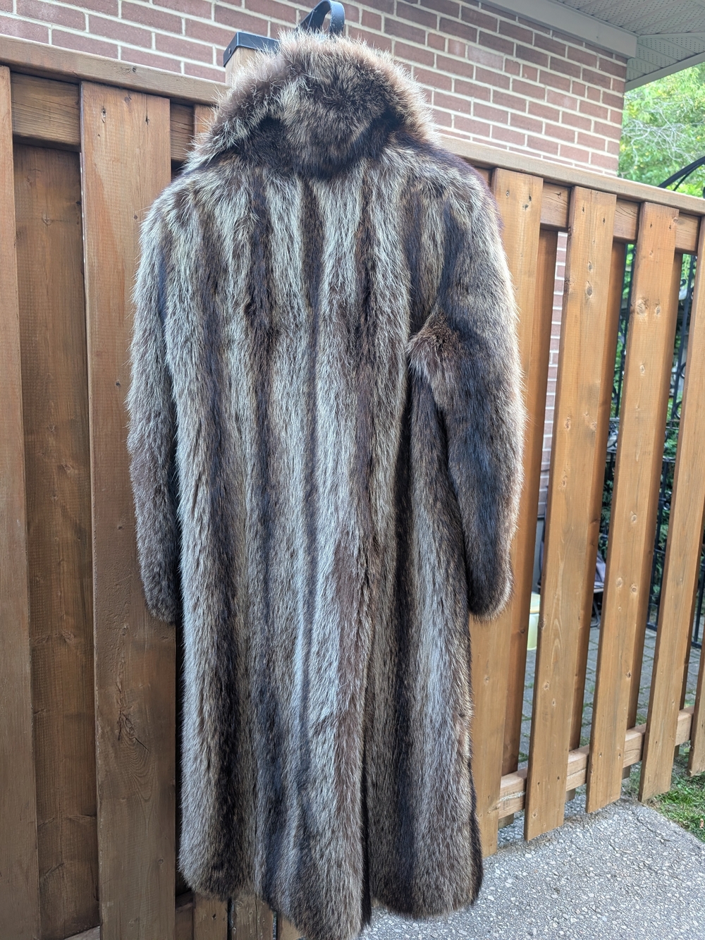 Brown Racoon Fur Coat - Picture 6 of 11